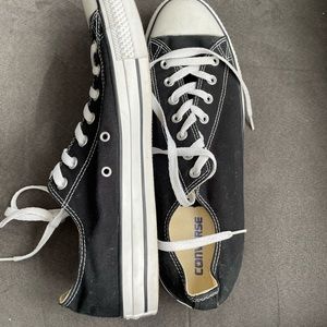 Men’s black and white converse low top shoes